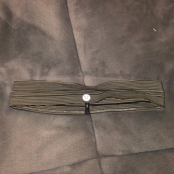 Lululemon Fly Away Tamer Headband - Picture 1 of 2